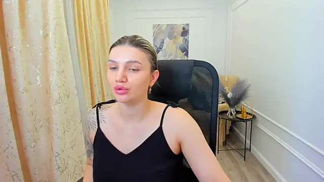 SelenaeMoore online show from 4, 7, 2026