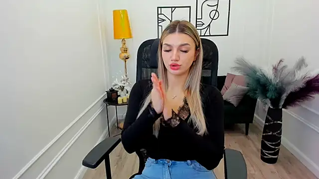 SelenaeMoore online show from 17, 1, 2026