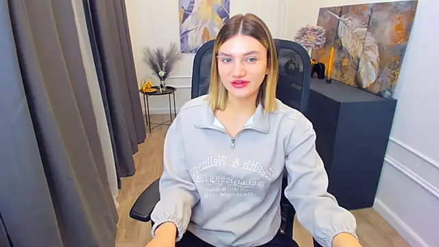 SelenaeMoore online show from 12, 4, 2026