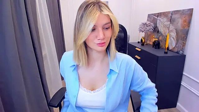 SelenaeMoore online show from 8, 5, 2026