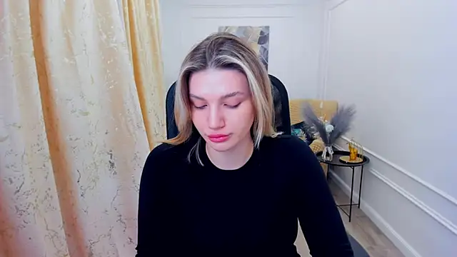 SelenaeMoore online show from 13, 7, 2026