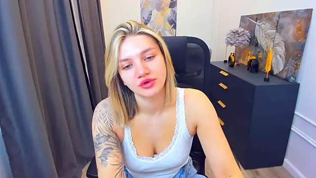 SelenaeMoore online show from 6, 5, 2026