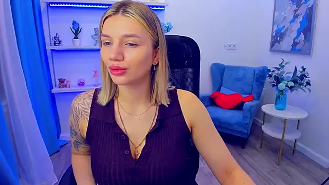 SelenaeMoore online show from 13, 5, 2026