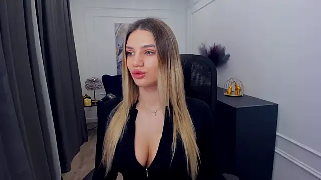 SelenaeMoore online show from 6, 3, 2026