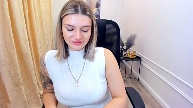 SelenaeMoore online show from 16, 6, 2026