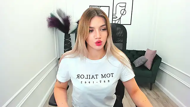 SelenaeMoore online show from 28, 9, 2025