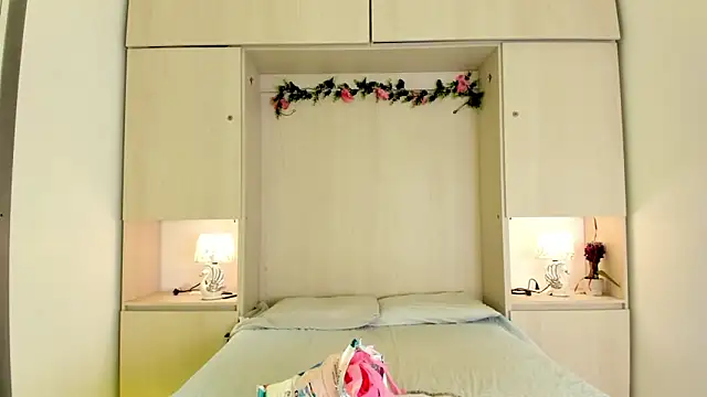 KendallRosse1 online show from 17, 4, 2026