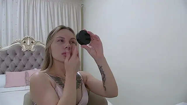 RoseHubbard online show from 7, 10, 2025