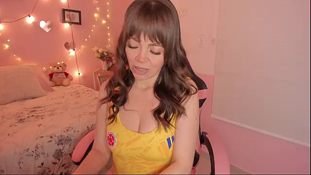 Snapshot of emilyharrix chatting on 17, 6, 2026 emilyharrix online show from 17, 6, 2026
