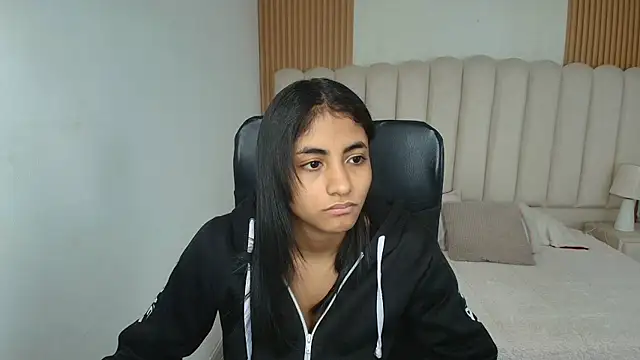 shaneelle online show from 13, 4, 2026