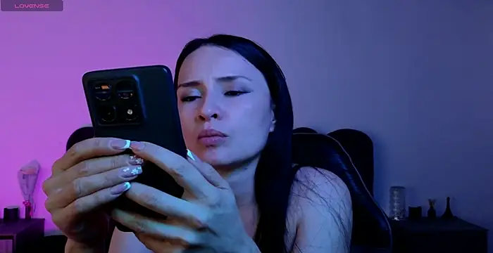 cristal hilton 10 online show from 7, 2, 2026