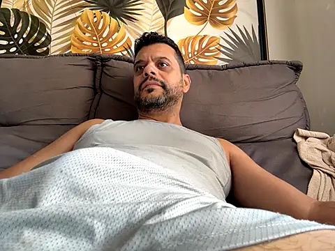 HornyBeachBoyBR online show from 13, 4, 2026