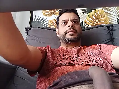 Snapshot of HornyBeachBoyBR chatting on 8, 11, 2025 HornyBeachBoyBR online show from 8, 11, 2025