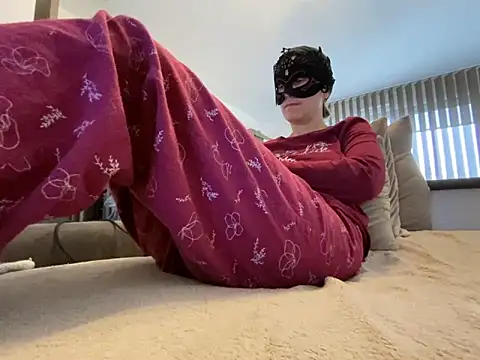 Marilou1983 online show from 11, 2, 2025