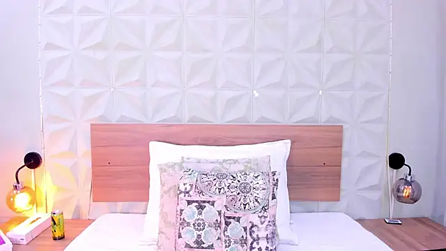 Stacey white  online show from 16, 10, 2025