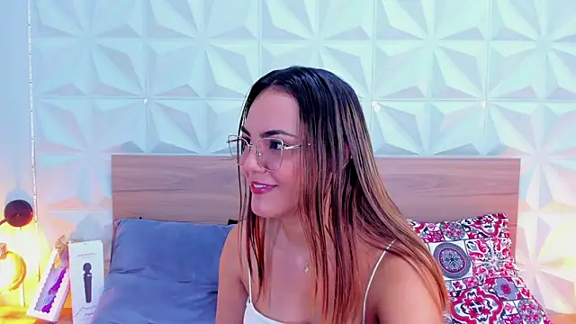 Stacey white  online show from 22, 3, 2025