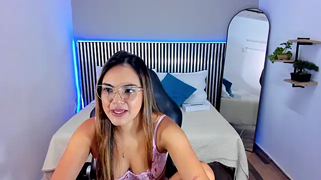 Stacey white  online show from 29, 3, 2026