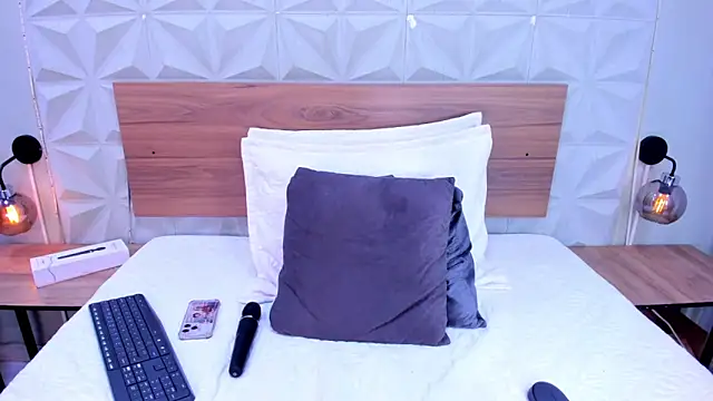 Stacey white  online show from 24, 11, 2025