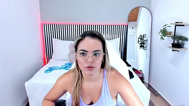Snapshot of Stacey_white_ chatting on 8, 7, 2026 Stacey white online show from 8, 7, 2026