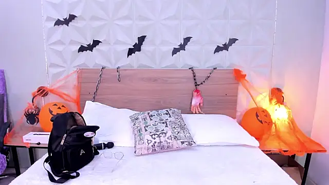 Stacey white  online show from 28, 10, 2025