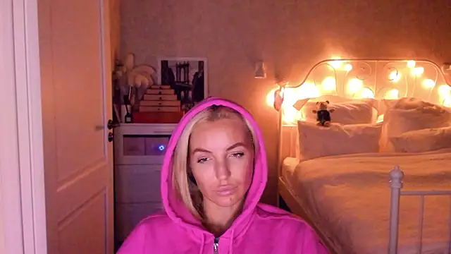 Snapshot of aestetick chatting on 18, 1, 2026 aestetick online show from 18, 1, 2026