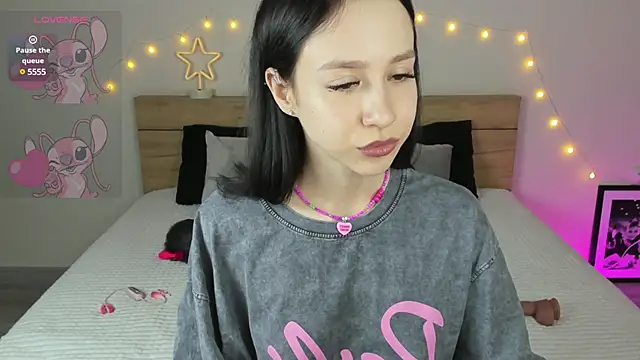 Amelia Martinz online show from 25, 2, 2025