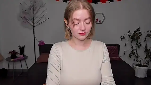 AidaPerry online show from 10, 12, 2024