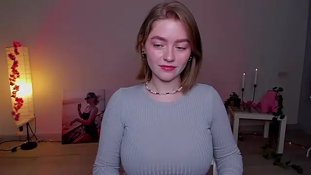 AidaPerry online show from 2, 2, 2025