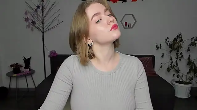 AidaPerry online show from 11, 12, 2024