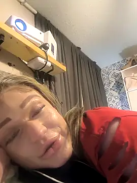 ImCarolinaCutiexxx online show from 22, 10, 2025