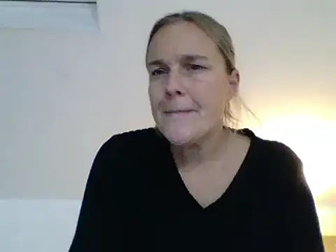 Snapshot of scrummymummy2 chatting on 2, 12, 2025 scrummymummy2 online show from 2, 12, 2025
