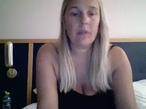 Snapshot of scrummymummy2 chatting on 25, 10, 2025 scrummymummy2 online show from 25, 10, 2025