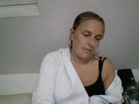 Snapshot of scrummymummy2 chatting on 21, 9, 2025 scrummymummy2 online show from 21, 9, 2025