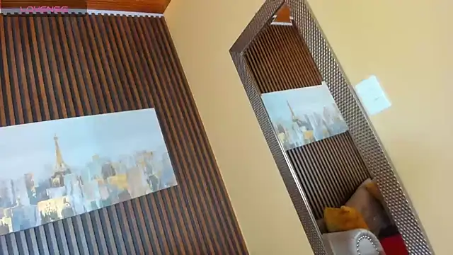 Nahiajhonson  online show from 9, 9, 2025