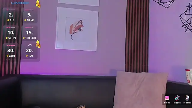 Nahiajhonson  online show from 10, 10, 2025