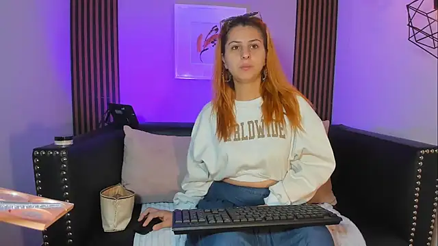 Nahiajhonson  online show from 7, 11, 2025