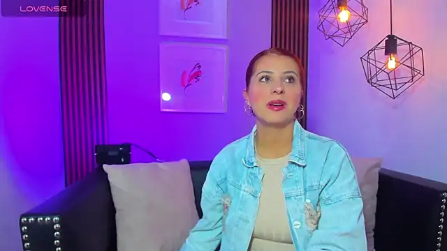 Nahiajhonson  online show from 4, 3, 2026