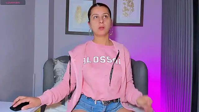 Nahiajhonson  online show from 30, 10, 2025