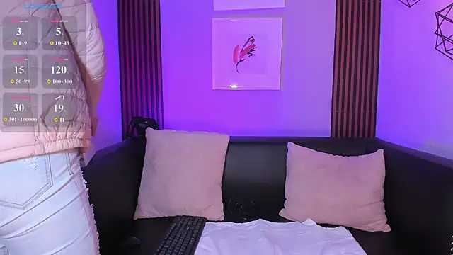 Nahiajhonson  online show from 14, 11, 2025