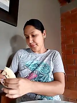 SamaraJay1 online show from 15, 4, 2026