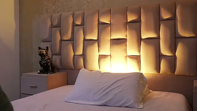 EmmaTorres  online show from 25, 11, 2025