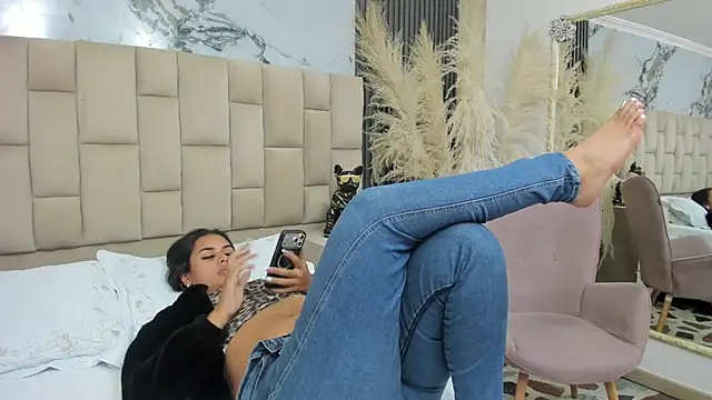 Snapshot of EmmaTorres_ chatting on 11, 2, 2026 EmmaTorres online show from 11, 2, 2026