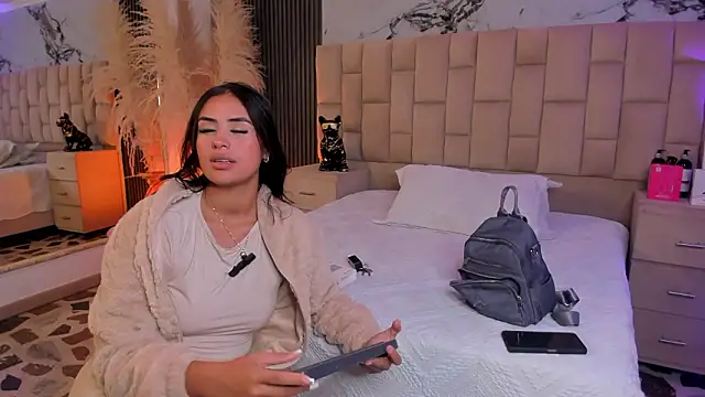 Snapshot of EmmaTorres_ chatting on 1, 2, 2026 EmmaTorres online show from 1, 2, 2026