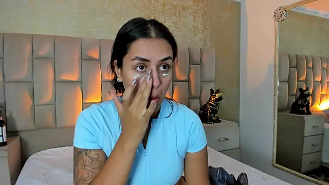 EmmaTorres  online show from 6, 11, 2025