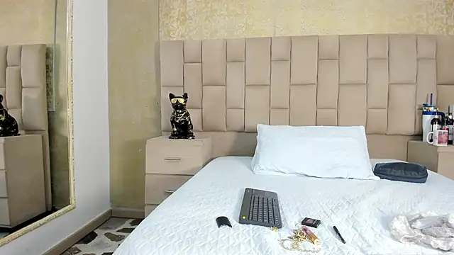 EmmaTorres  online show from 4, 11, 2025