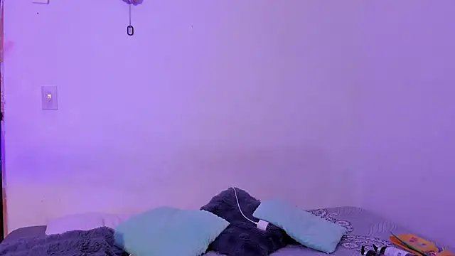 crystalvazquez online show from 10, 11, 2025