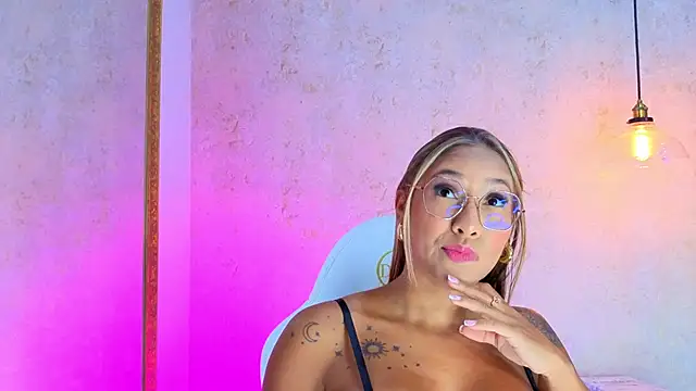 AlessiaLondon online show from 14, 11, 2025