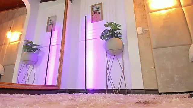 AlessiaLondon online show from 13, 3, 2025