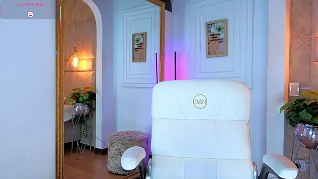 AlessiaLondon online show from 21, 10, 2025