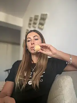 RaquelleDevon online show from 15, 9, 2025